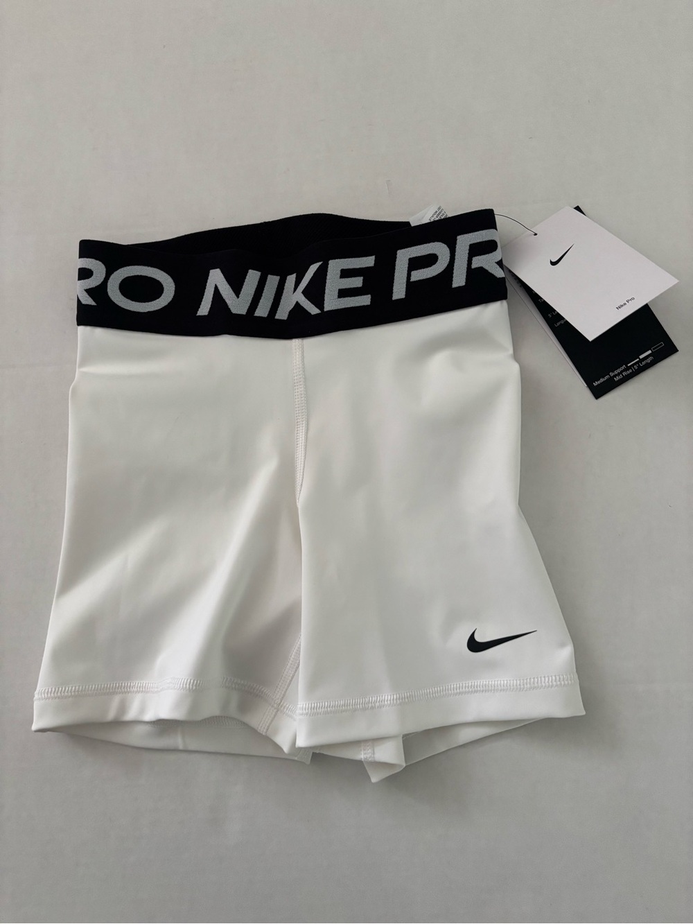 New! Nike Pro women’s training shorts size XXS white